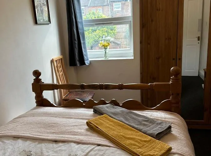 Luton Home From Home B&B
